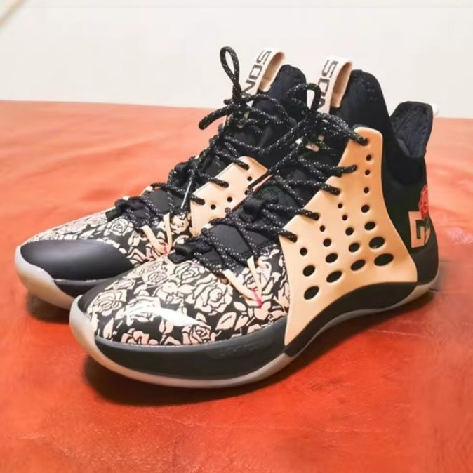 【フローラル・ダークネス】バスケットシューズ ブラック×パステルピンク | ローズグラフィック サイドケージデザイン テクニカル・ストリート