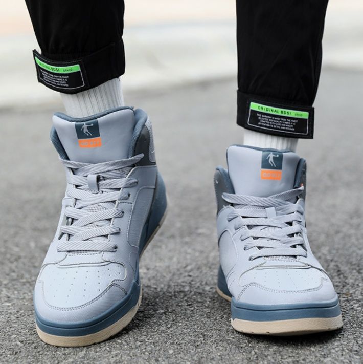 【クール・ミニマリズム】ハイカットスニーカー グレー×チャコール | シームレス・パネルデザイン オレンジアクセント アーバン・スポーティー