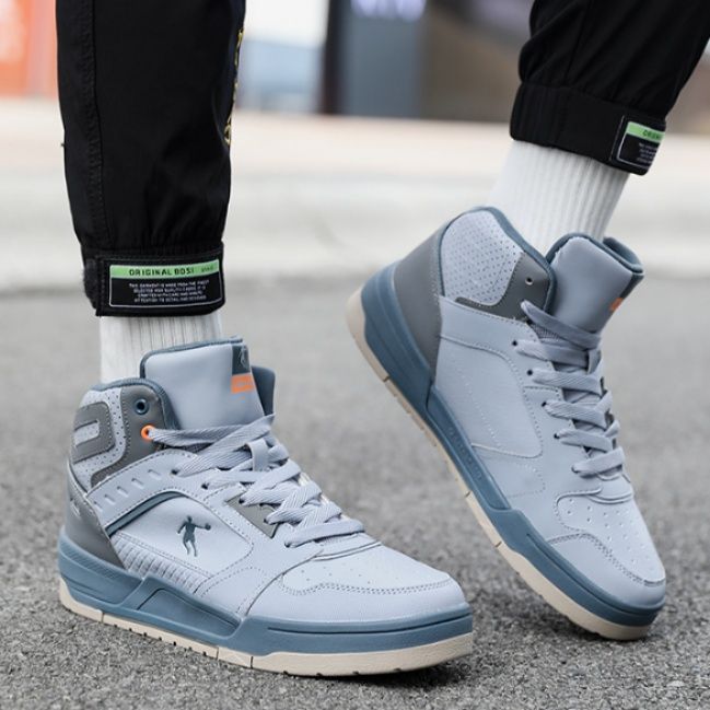 【クール・ミニマリズム】ハイカットスニーカー グレー×チャコール | シームレス・パネルデザイン オレンジアクセント アーバン・スポーティー