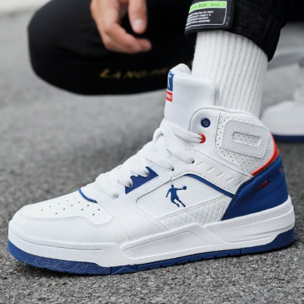 【クール・ミニマリズム】ハイカットスニーカー グレー×チャコール | シームレス・パネルデザイン オレンジアクセント アーバン・スポーティー