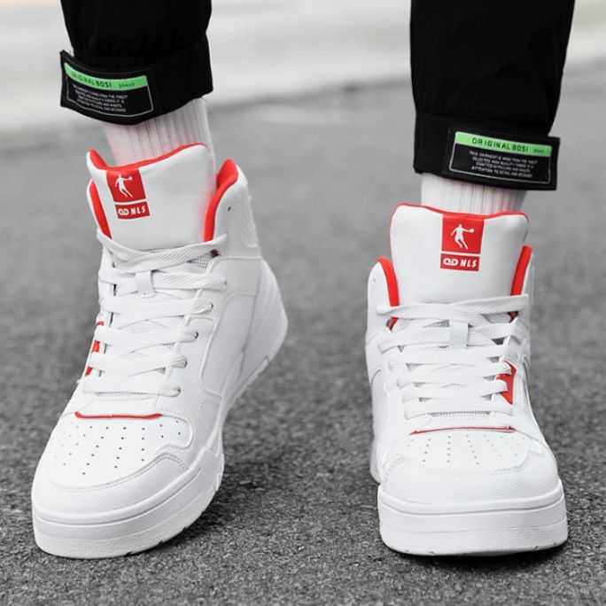 【クール・ミニマリズム】ハイカットスニーカー グレー×チャコール | シームレス・パネルデザイン オレンジアクセント アーバン・スポーティー