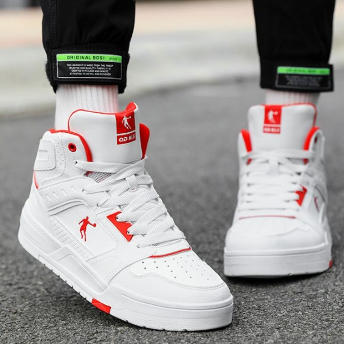 【クール・ミニマリズム】ハイカットスニーカー グレー×チャコール | シームレス・パネルデザイン オレンジアクセント アーバン・スポーティー