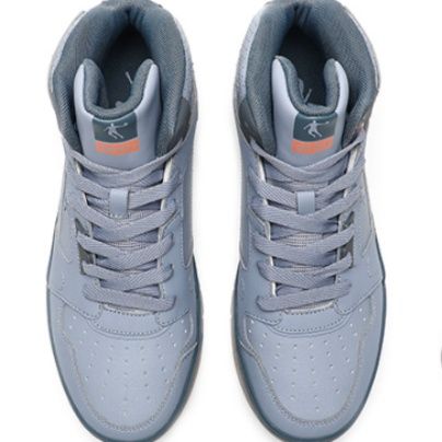 【クール・ミニマリズム】ハイカットスニーカー グレー×チャコール | シームレス・パネルデザイン オレンジアクセント アーバン・スポーティー