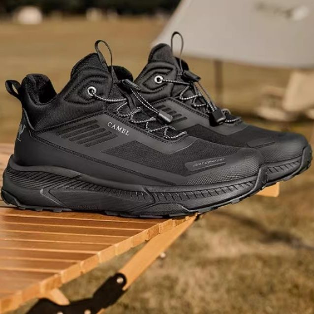 【トレイル・マスター】CAMEL アウトドアスニーカー オールブラック | クイックレースシステム 高機能テックソール キャンプ・アクティブ
