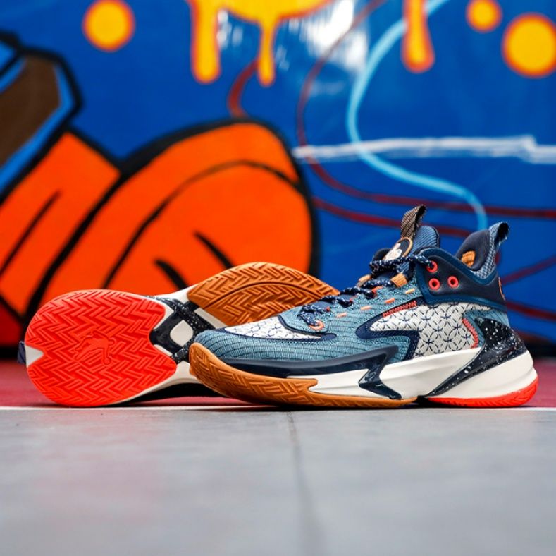 【バニー・ダイナミクス】バスケットスニーカー ブルー×オレンジ | ラビットアイコン 和柄風テキスタイル 高機能スポーツソール