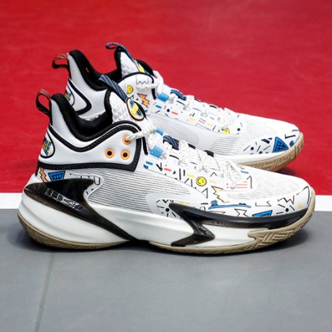 【バニー・ダイナミクス】バスケットスニーカー ブルー×オレンジ | ラビットアイコン 和柄風テキスタイル 高機能スポーツソール