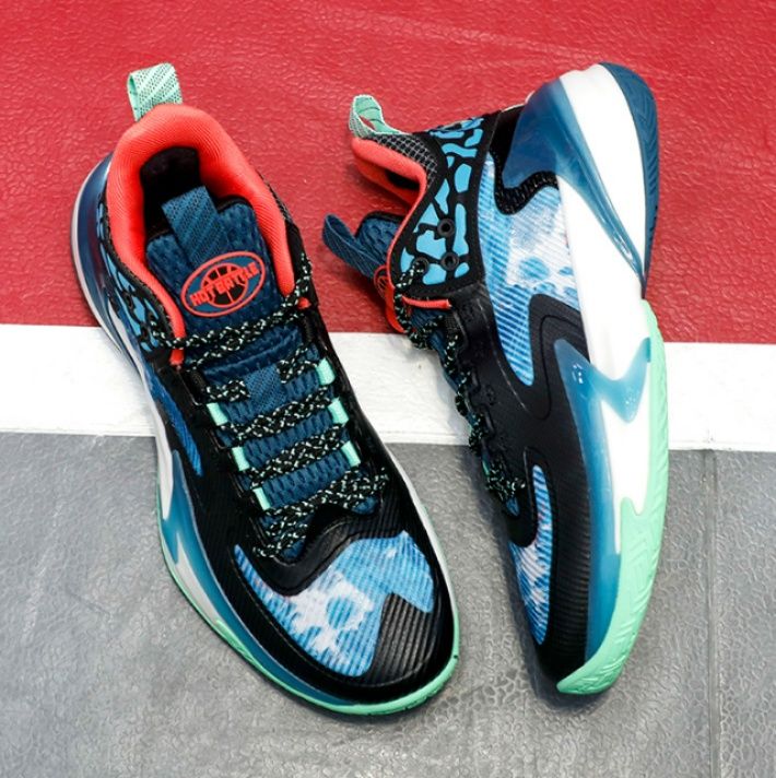 【バニー・ダイナミクス】バスケットスニーカー ブルー×オレンジ | ラビットアイコン 和柄風テキスタイル 高機能スポーツソール