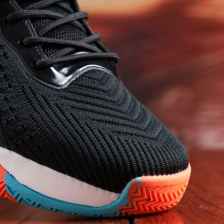 【ダイナミック・ボルト】ハイカット・バスケットシューズ ブラック×ネオンオレンジ | 3Dサイドパネル アスリートシルエット ストリート・スポーツ