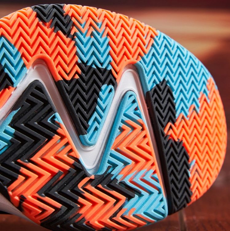 【ダイナミック・ボルト】ハイカット・バスケットシューズ ブラック×ネオンオレンジ | 3Dサイドパネル アスリートシルエット ストリート・スポーツ