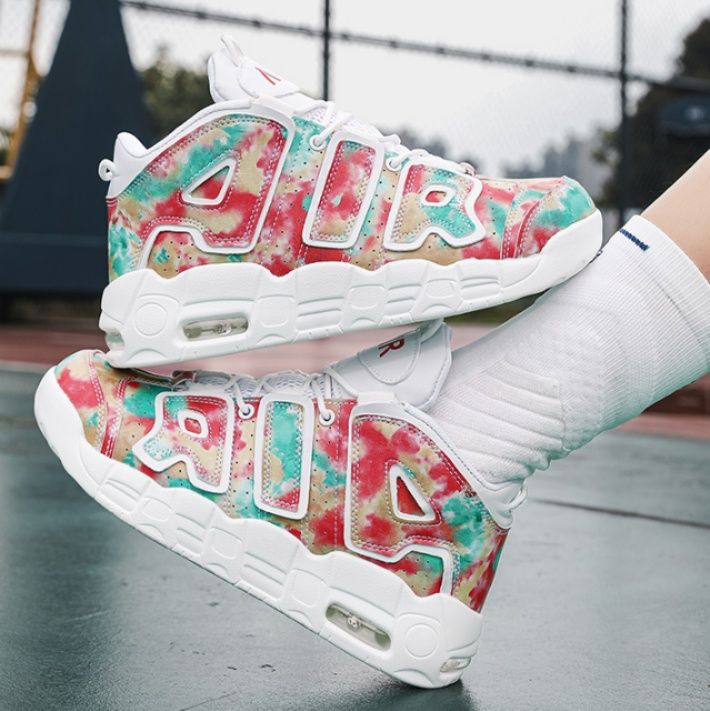 【サイケデリック・コート】バスケットシューズ ホワイト×タイダイマルチカラー | ビッグロゴデザイン ビジブルエア搭載 ストリート・パフォーマンス