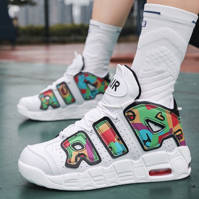 【サイケデリック・コート】バスケットシューズ ホワイト×タイダイマルチカラー | ビッグロゴデザイン ビジブルエア搭載 ストリート・パフォーマンス