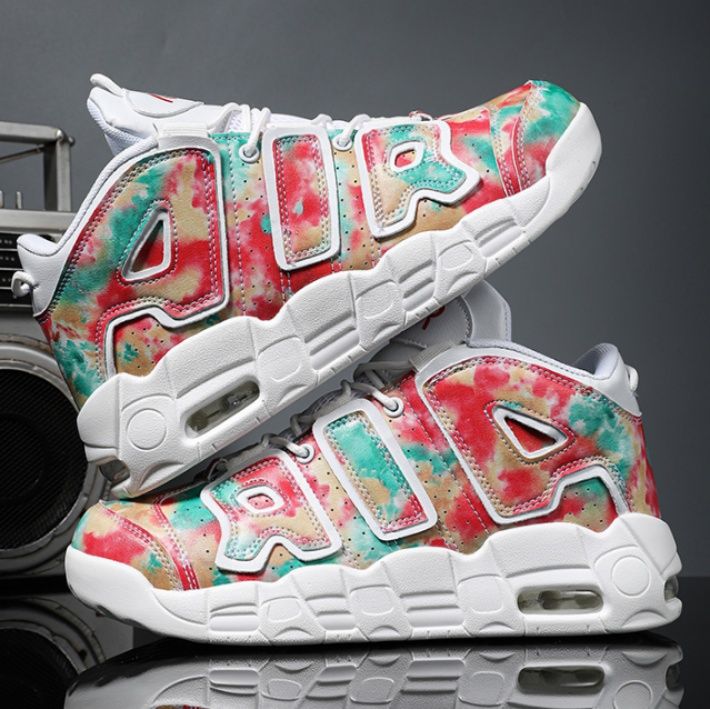 【サイケデリック・コート】バスケットシューズ ホワイト×タイダイマルチカラー | ビッグロゴデザイン ビジブルエア搭載 ストリート・パフォーマンス