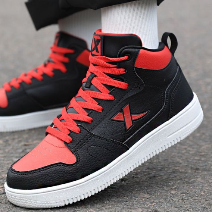 【アーバン・エッジ】ミッドカットスニーカー ホワイト×レッド×ブラック | ホールドストラップデザイン バーコードグラフィック ストリート・カジュアル