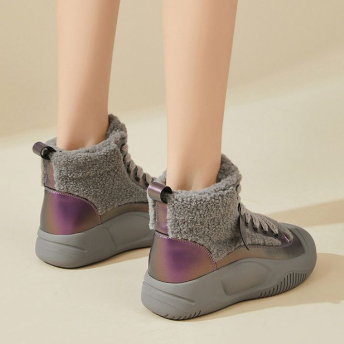 【ルミナス・ボア】ミッドカットスニーカー メタリックパープル×グレー | エコファーライニング メタリックパネル ウィンター・モードカジュアル