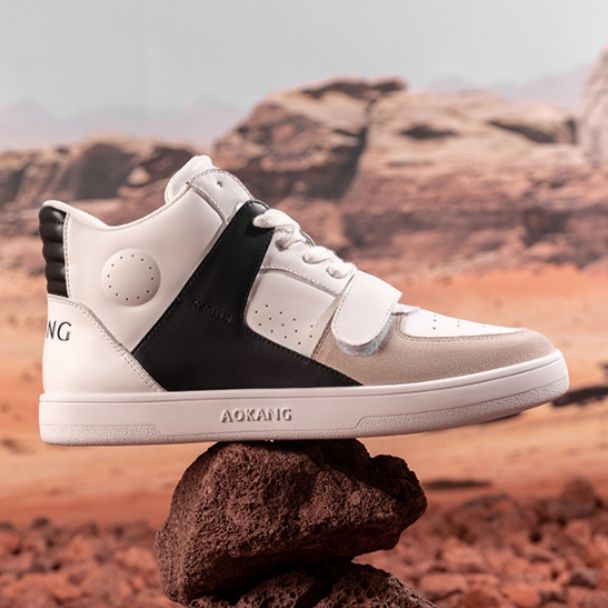 【カラーブロック・ヘリテージ】ミッドカットスニーカー ホワイト×レッド×ブルー | ベルクロストラップデザイン パンチングアッパー ストリート・カジュアル