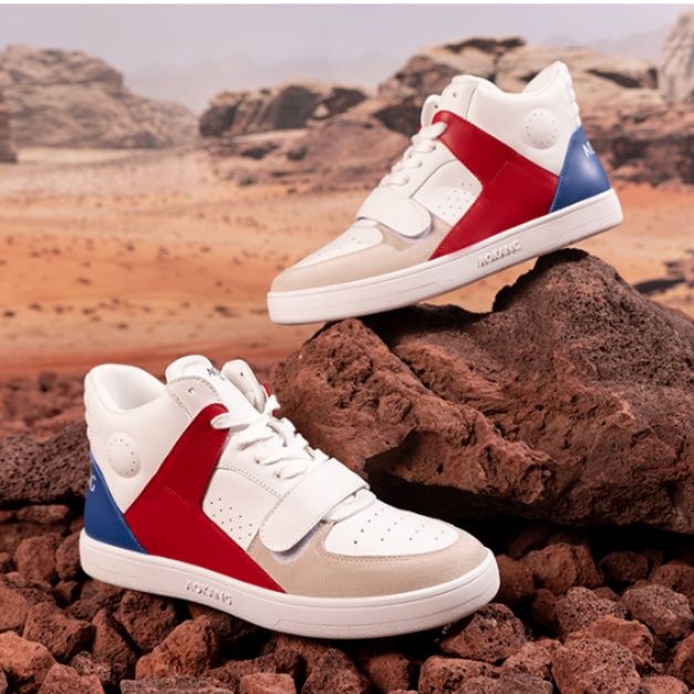 【カラーブロック・ヘリテージ】ミッドカットスニーカー ホワイト×レッド×ブルー | ベルクロストラップデザイン パンチングアッパー ストリート・カジュアル