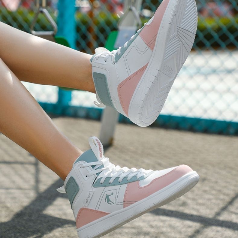 【パステル・ハーモニー】ミッドカットスニーカー ホワイト×ピンク×ミントグリーン | アスリートシルエット パンチングトゥ ガーリー・スポーツスタイル