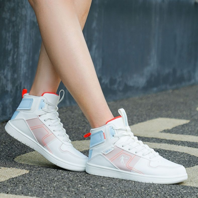 【パステル・ハーモニー】ミッドカットスニーカー ホワイト×ピンク×ミントグリーン | アスリートシルエット パンチングトゥ ガーリー・スポーツスタイル