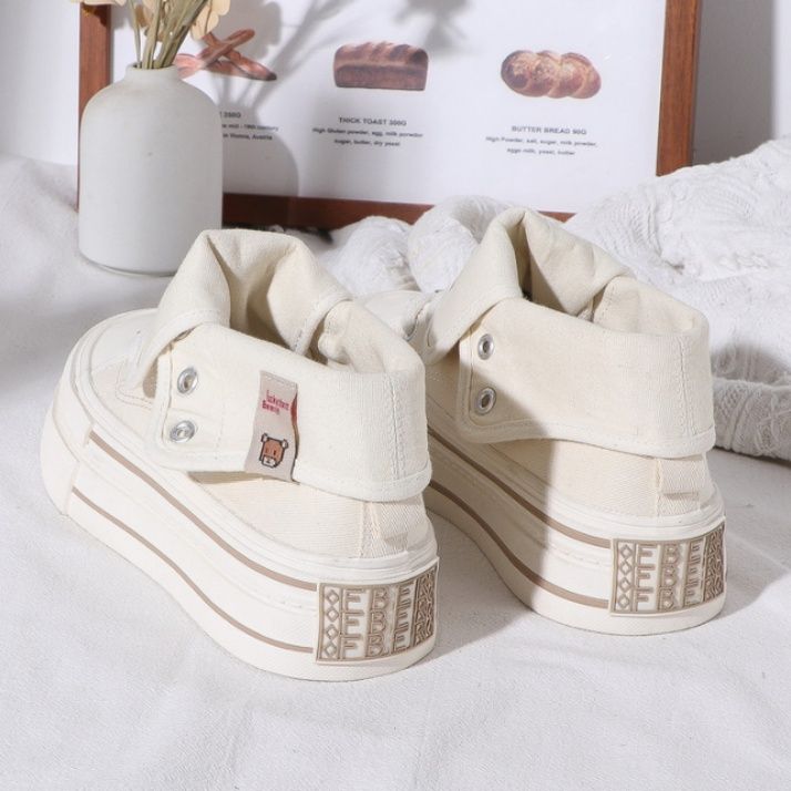 【リラックス・レイヤード】厚底キャンバススニーカー アイボリー | 折り返し履き口デザイン クマのミニワッペン ボリュームソール ナチュラル・ストリート