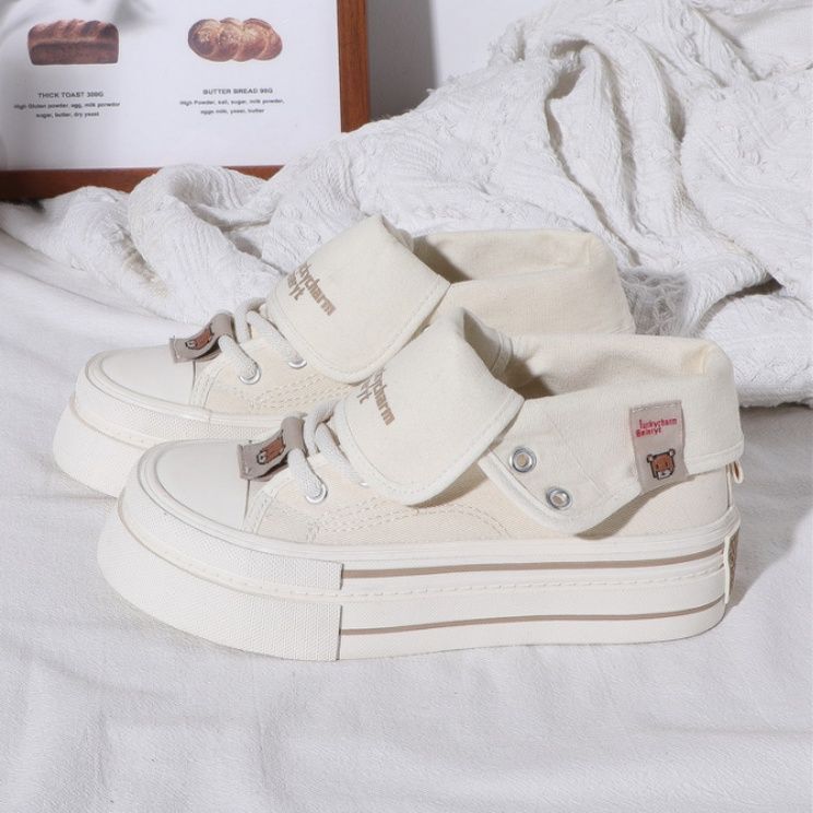 【リラックス・レイヤード】厚底キャンバススニーカー アイボリー | 折り返し履き口デザイン クマのミニワッペン ボリュームソール ナチュラル・ストリート