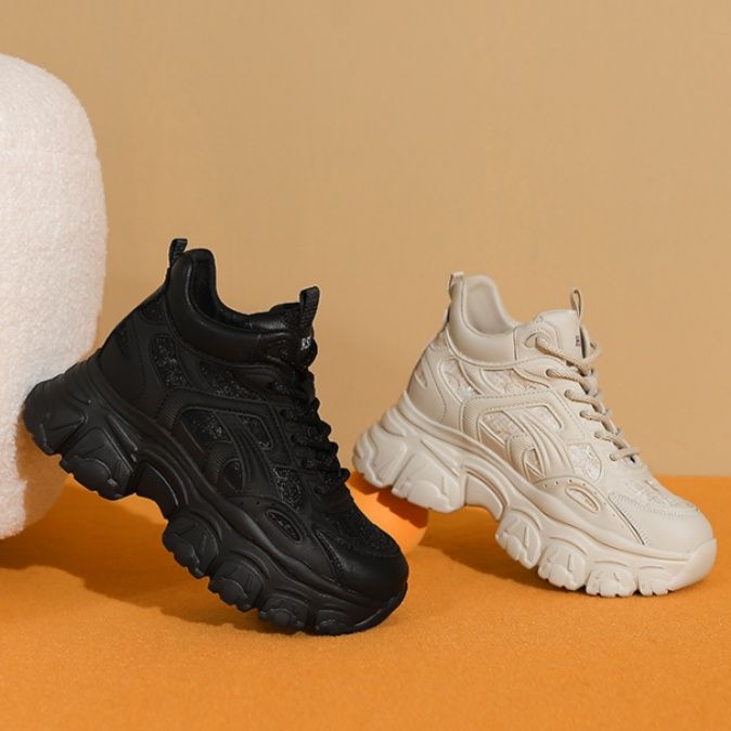 【アーバン・ボタニカル】厚底ダッドスニーカー ベージュ | レースレイヤードパネル 超軽量チャンキーソール ストリート・フェミニンミックス