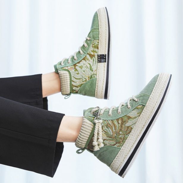 【ボタニカル・リラックス】ハイカット・キャンバススニーカー セージグリーン | 繊細な植物刺繍 ジュート巻きソール ナチュラル・フェミニン