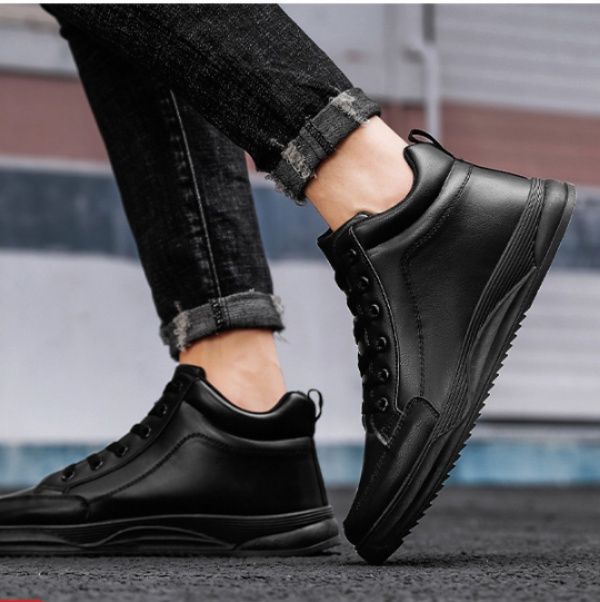 【エナジー・モード】ミッドカットスニーカー ブラッドレッド | オールレッド・ワントーン スムースレザー調 曲線ラインソール アーバン・ストリート