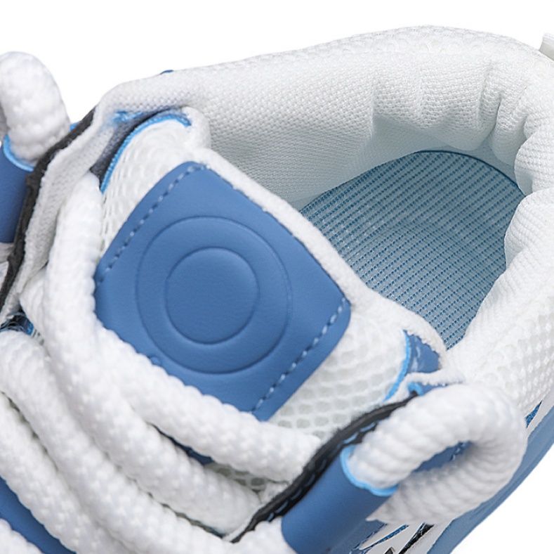 【ニュアンス・モード】ボリューム・ミッドスニーカー オフホワイト×ライトグレー | テクニカル・レイヤードパネル 極太ロープシューレース チャンキーソール