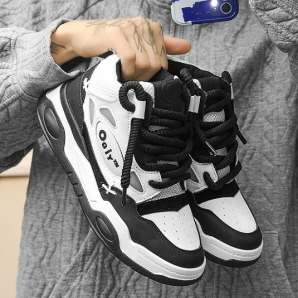 【ニュアンス・モード】ボリューム・ミッドスニーカー オフホワイト×ライトグレー | テクニカル・レイヤードパネル 極太ロープシューレース チャンキーソール