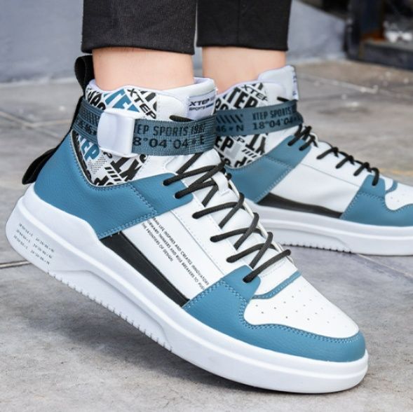 【アーバン・クリーン】ミッドカット・スニーカー オールホワイト | アンクル・レタリングデザイン ベルクロストラップ仕様 スタイリッシュ・モノトーン