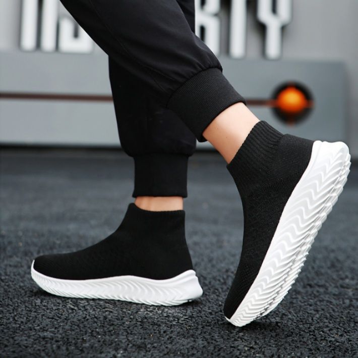 【究極のフィット】ブラック・ソックススニーカー | シームレス・ストレッチニット ギザギザ・ウェーブホワイトソール 超軽量・アーバンランニング