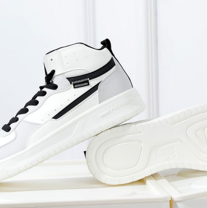 【モダン・クラシック】ミッドカットスニーカー ホワイト×ライトグレー | ブラック・コントラストレース 漢字グラフィックラベル スタイリッシュ・バスケットスタイル