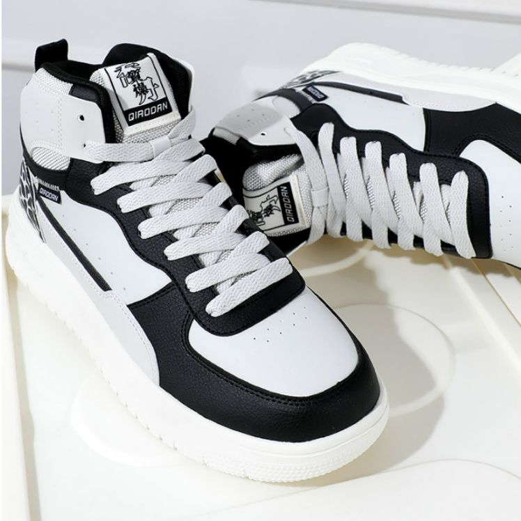 【モダン・クラシック】ミッドカットスニーカー ホワイト×ライトグレー | ブラック・コントラストレース 漢字グラフィックラベル スタイリッシュ・バスケットスタイル