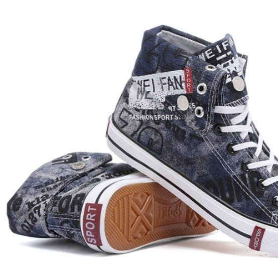 【ラギッド・グラフィック】ウォッシュドデニム・ハイカットスニーカー | 折り返しアンクルデザイン ホワイトレタリングプリント クラシック・アーバンストリート