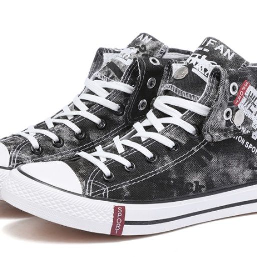 【ラギッド・グラフィック】ウォッシュドデニム・ハイカットスニーカー | 折り返しアンクルデザイン ホワイトレタリングプリント クラシック・アーバンストリート