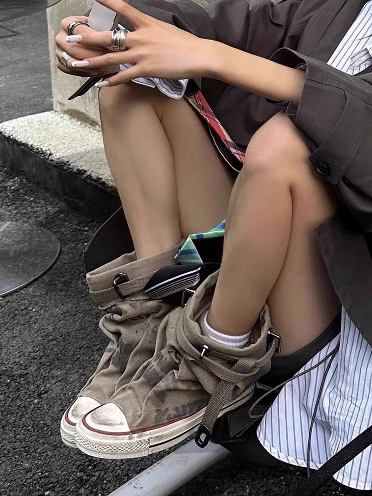 ハイカットスニーカー ヴィンテージ風ベルト付きハイカット