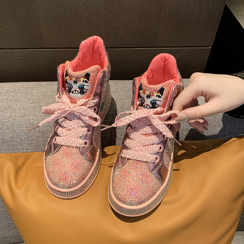 ハイカットスニーカー きらめき猫刺繍ハイカット