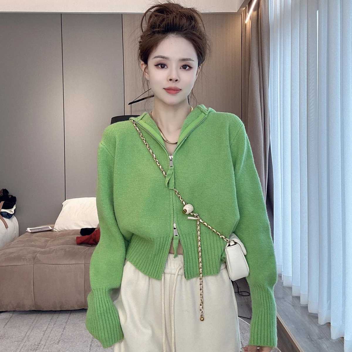 ポップで可愛いおすすめの緑色パーカー5選