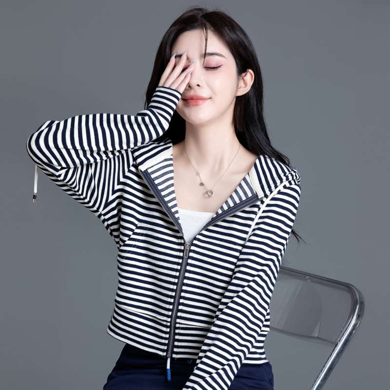 https://fulmo-img-server.com/hoodiehaven/5bb6f574c5c540b2a648c13dfcdc9a3a.jepg