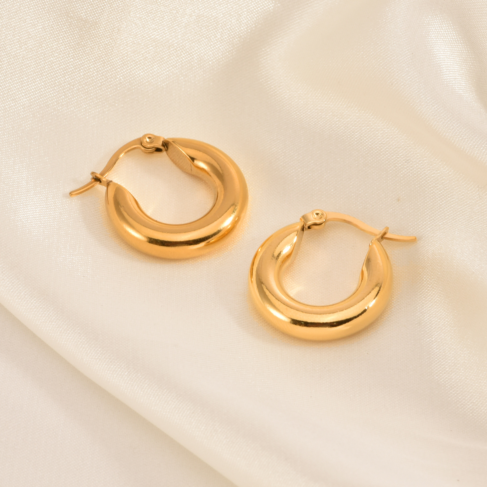 フープ ピアス 洗練丸みフープピアス