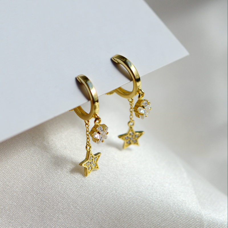  星型チャーム付き小ぶりステンレスフープピアス