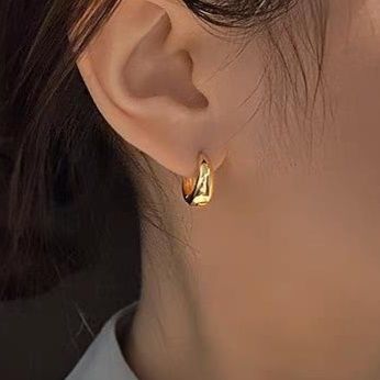 洗練ミニマルフープピアス