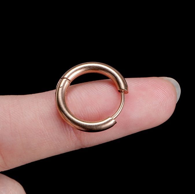 シンプル輪郭フープピアス