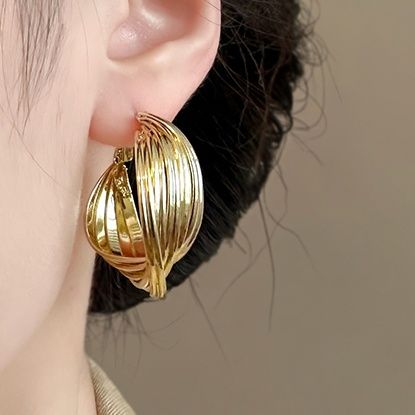 重なる波紋 ねじれフープピアス