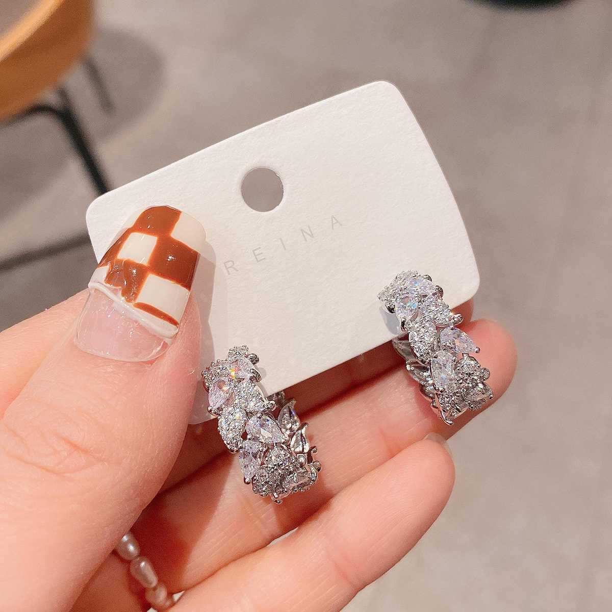 洗練されたスタイルが叶う！ワイドフープピアス10選