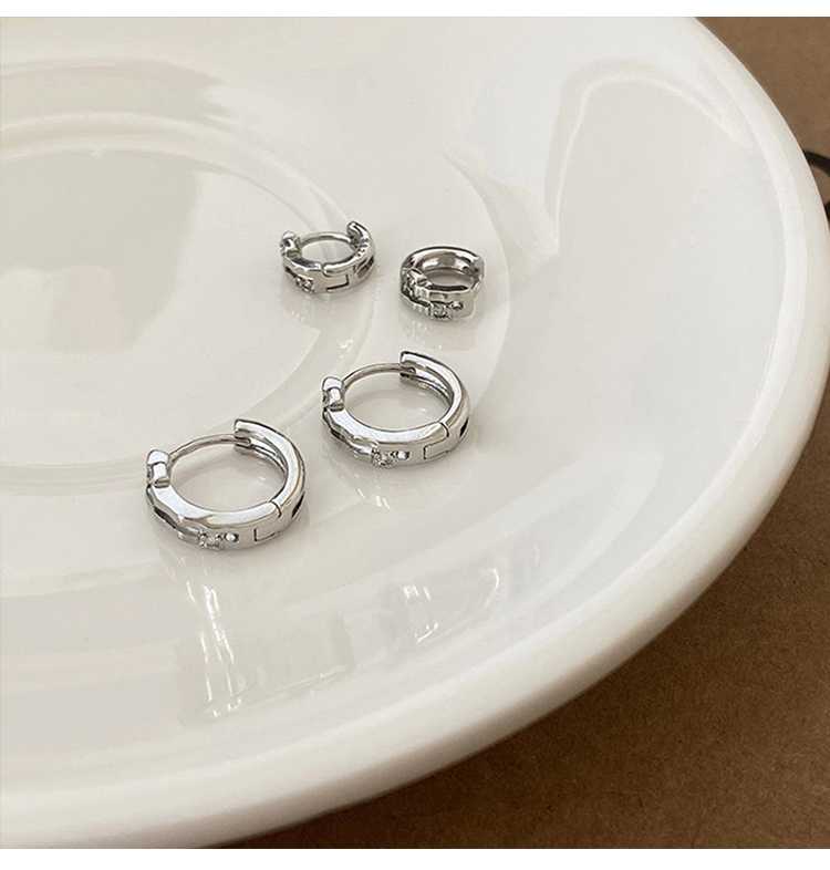 耳元を華やかに魅せる！ピアスフープ2連で作る上品スタイル5選