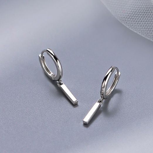 縦長棒チャーム付きステンレスフープピアス