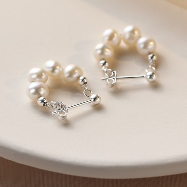 上品なパールクラスターフープピアス