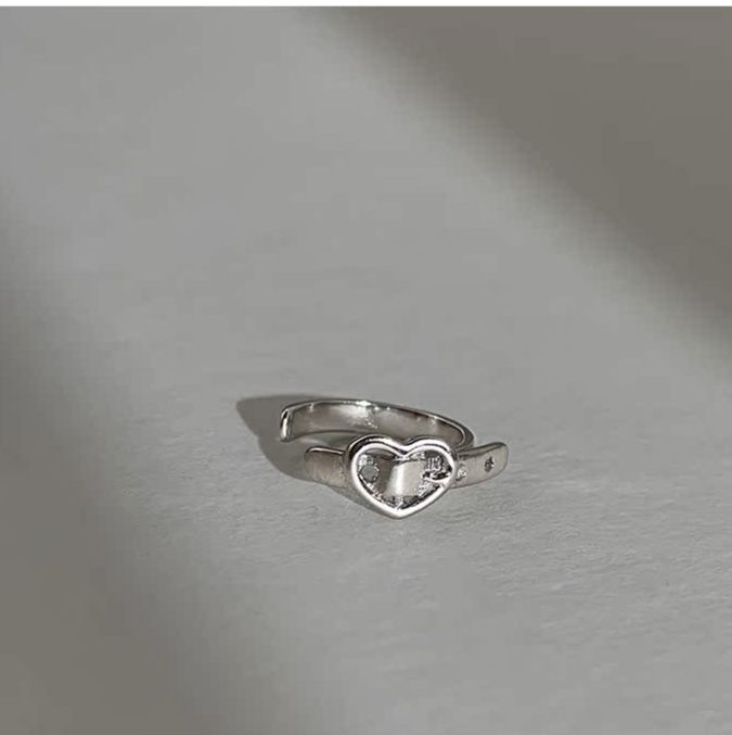 フープ ピアス ハート型装飾付きイヤーカフ風ステンレスフープピアス