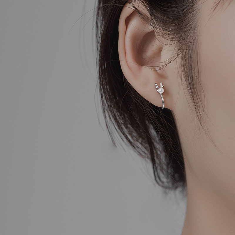 フープ ピアス 鹿の角モチーフ付きステンレスフープピアス